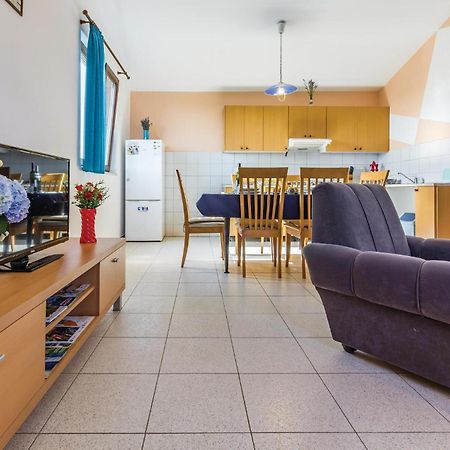 2 Bedroom Awesome Apartment In Винкуран Екстер'єр фото
