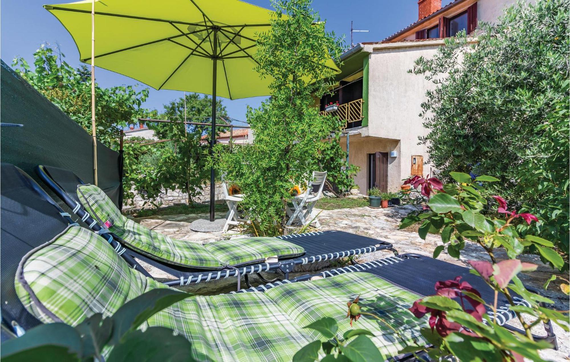 2 Bedroom Awesome Apartment In Винкуран Екстер'єр фото