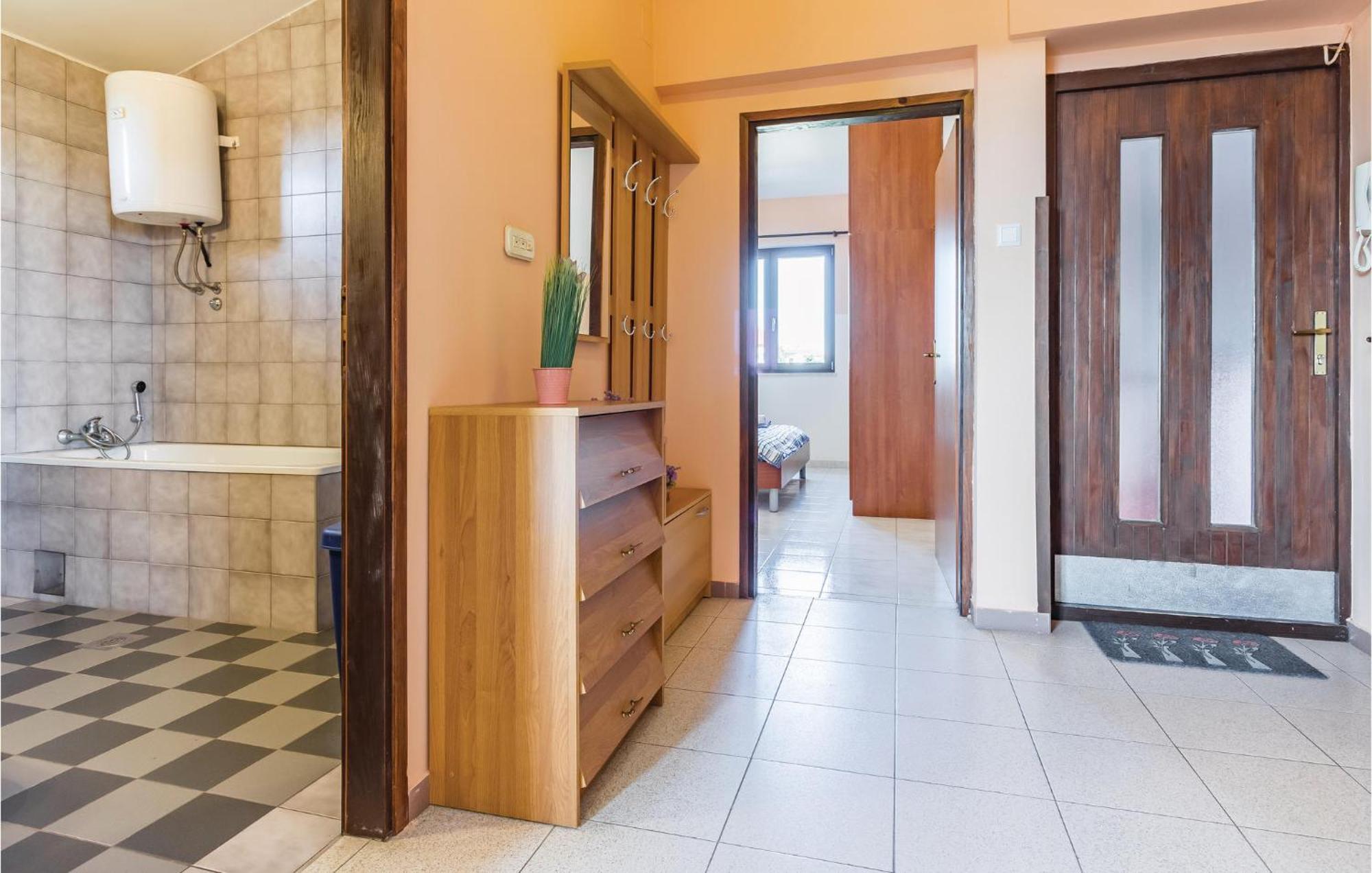2 Bedroom Awesome Apartment In Винкуран Екстер'єр фото